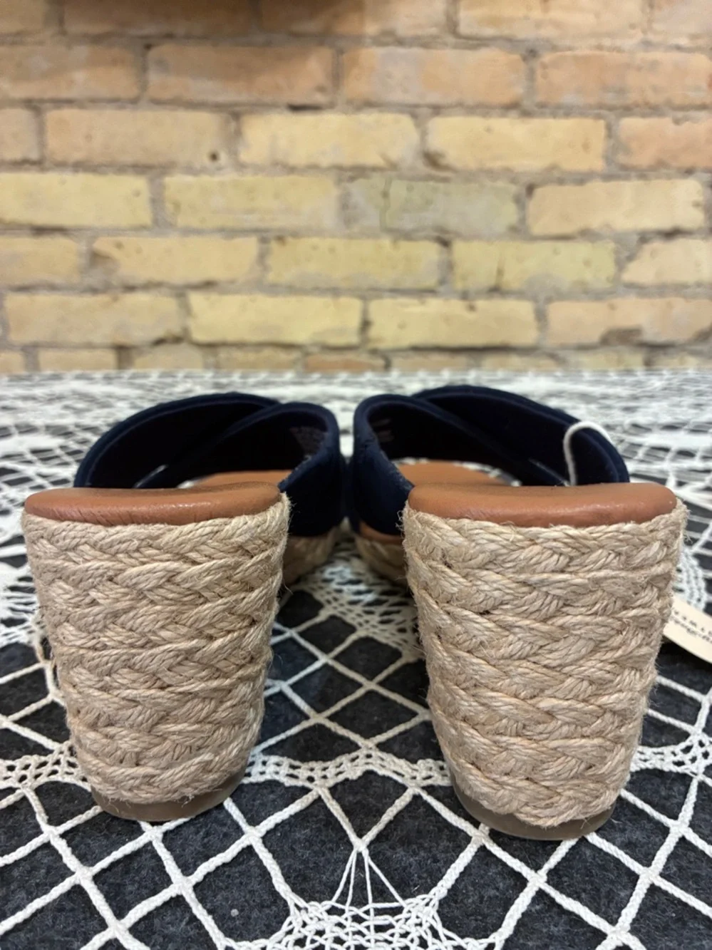 Tommy Bahama Stacey Navy Crisscross Slide Wedge Comfort Sandals. NWT 10 - Picture 3 of 8